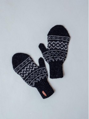 Charcoal mittens with a faroese pattern