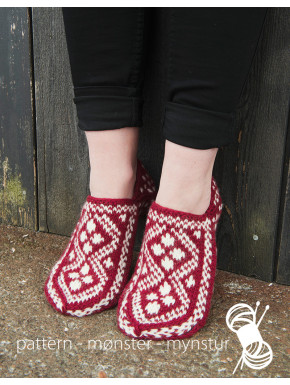 Slippers with pattern